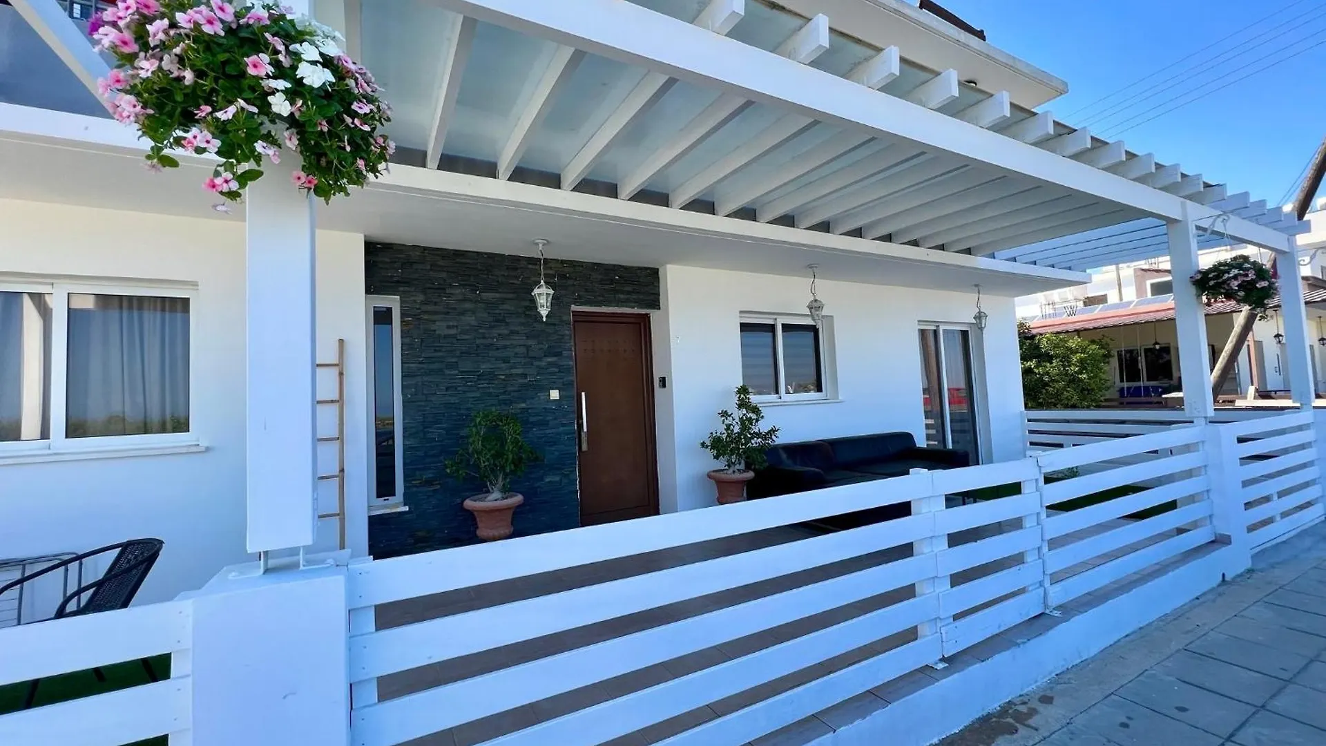 Fat Cow Apartments Larnaca 0*,  Cyprus